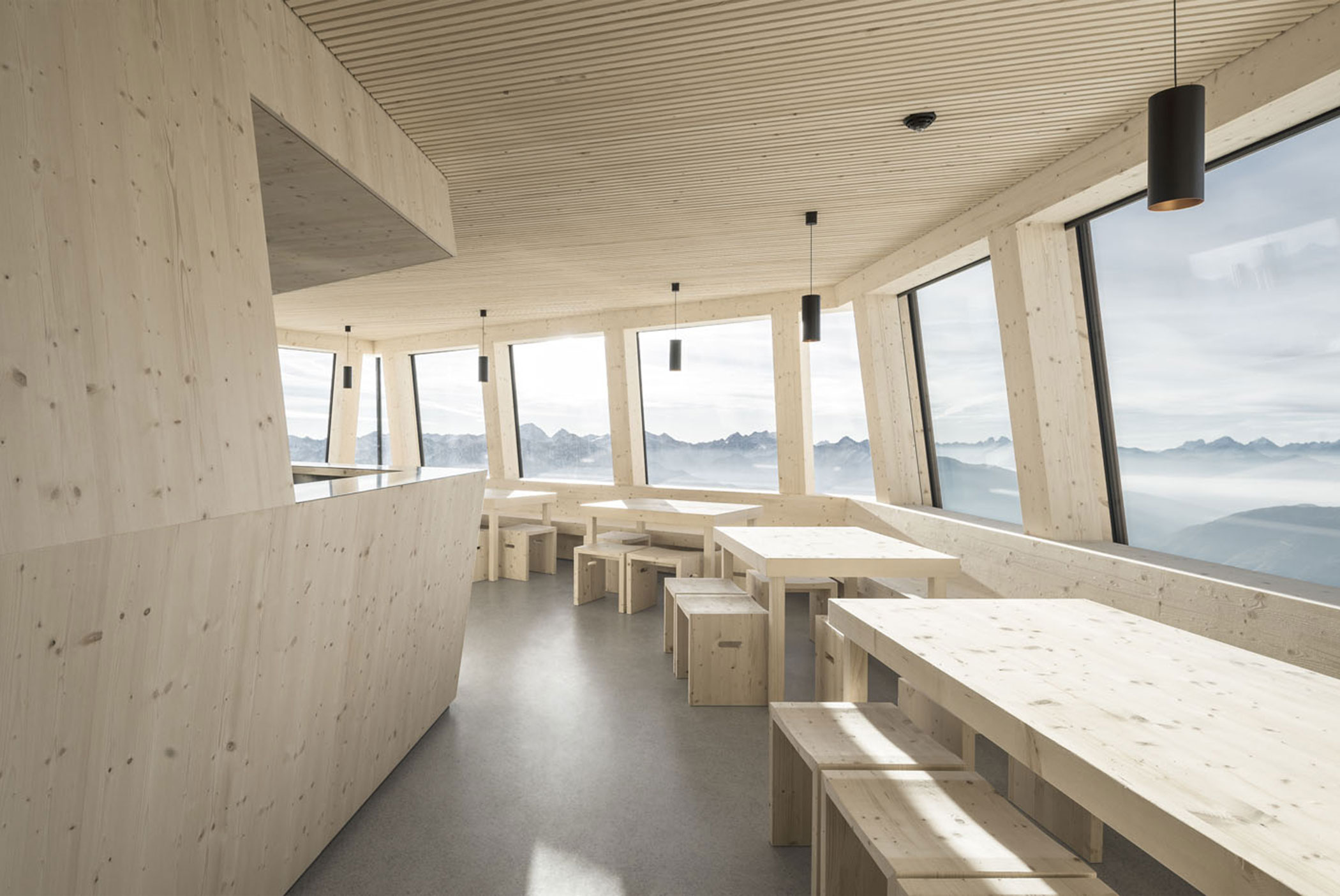 Schwarzensteinhütte von innen